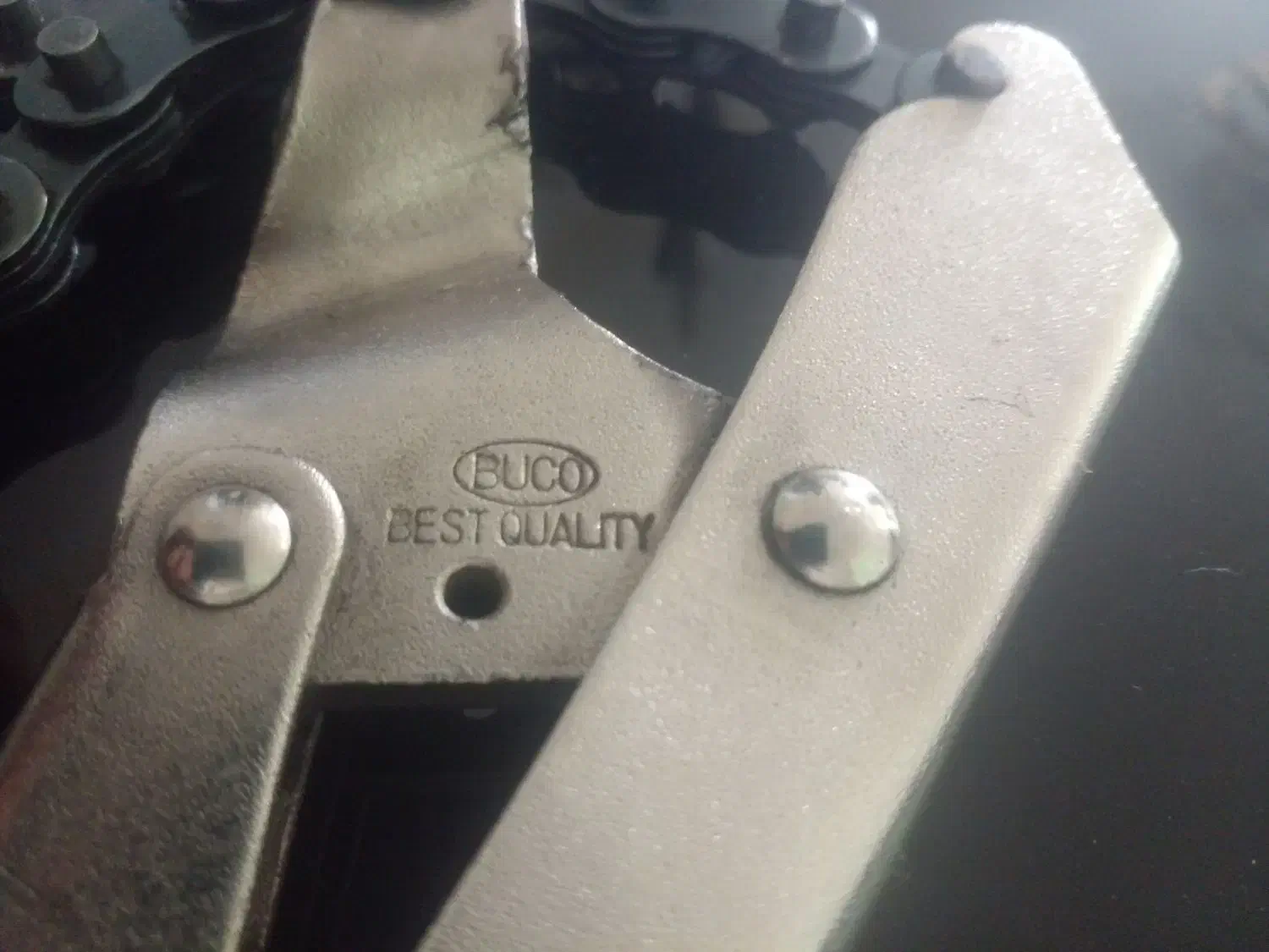 اچار قفلی زنجیری در حد|ابزارآلات|بروجرد, |دیوار