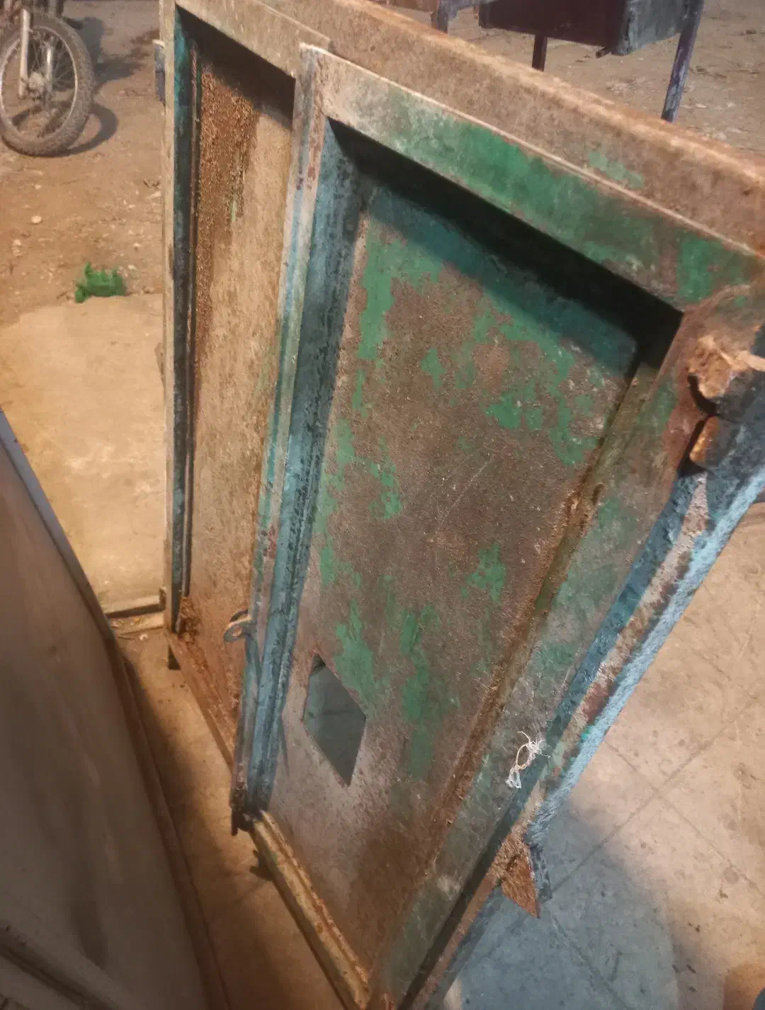 کفتر گلی پلاکی و درب گنجه|پرنده|کازرون, |دیوار