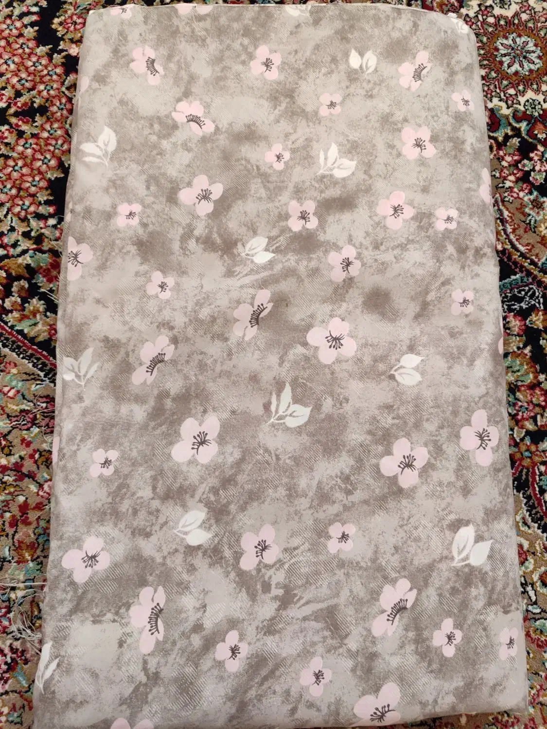 ملافه|رختخواب، بالش، پتو|قائن, |دیوار