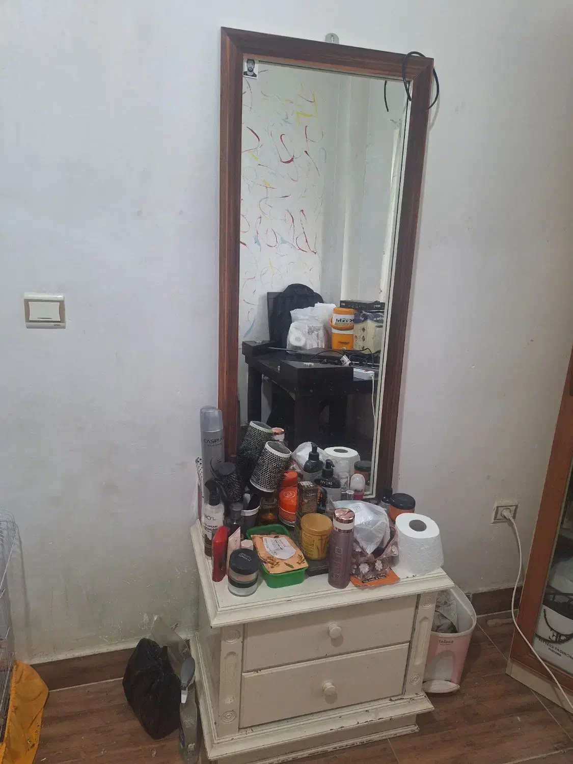 کمد و آینه|بوفه، ویترین، کنسول|رشت, کوی مهر|دیوار