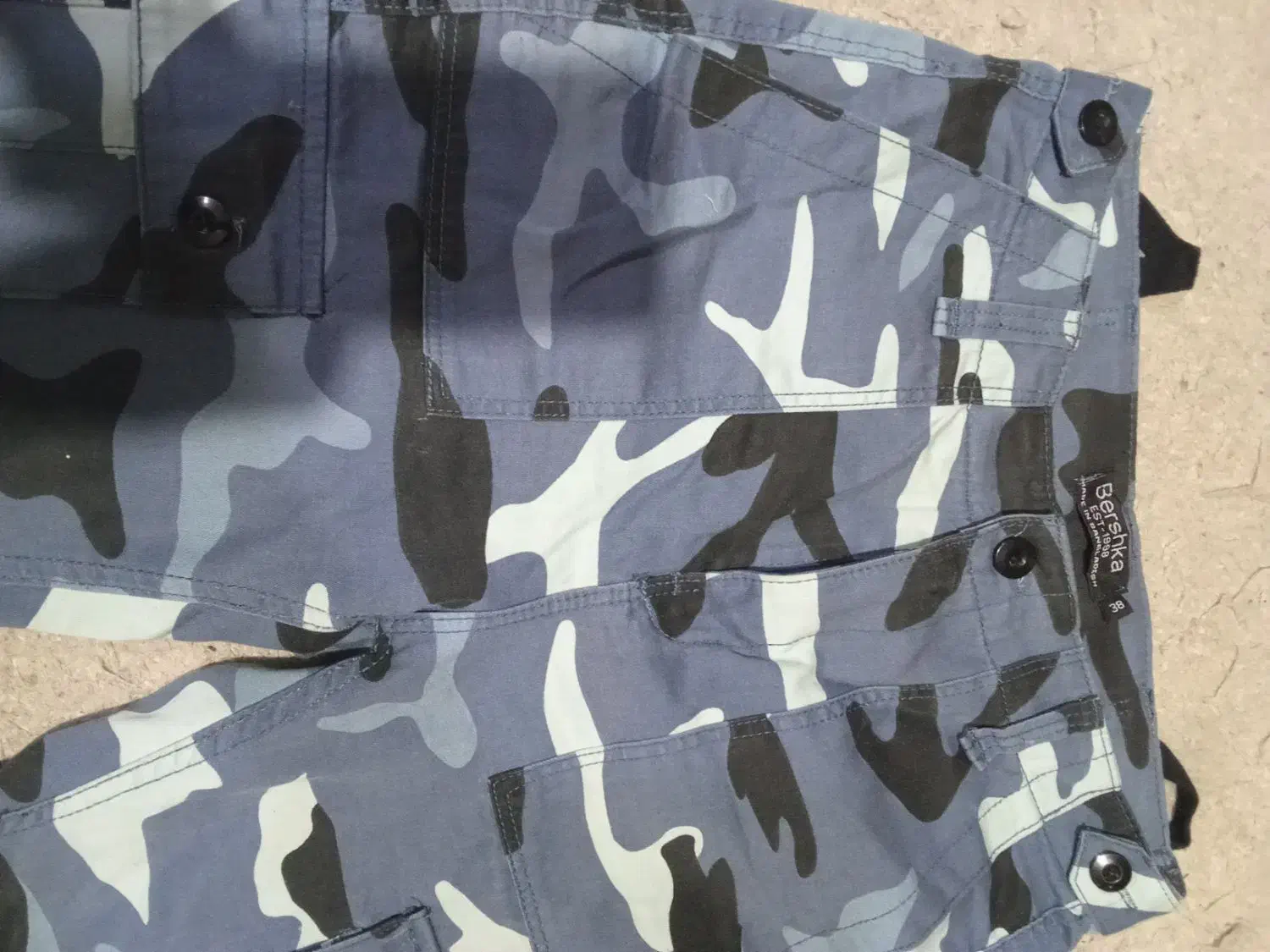 شلوار اسپرت|لباس|اندیشه, اندیشه فاز ۲|دیوار