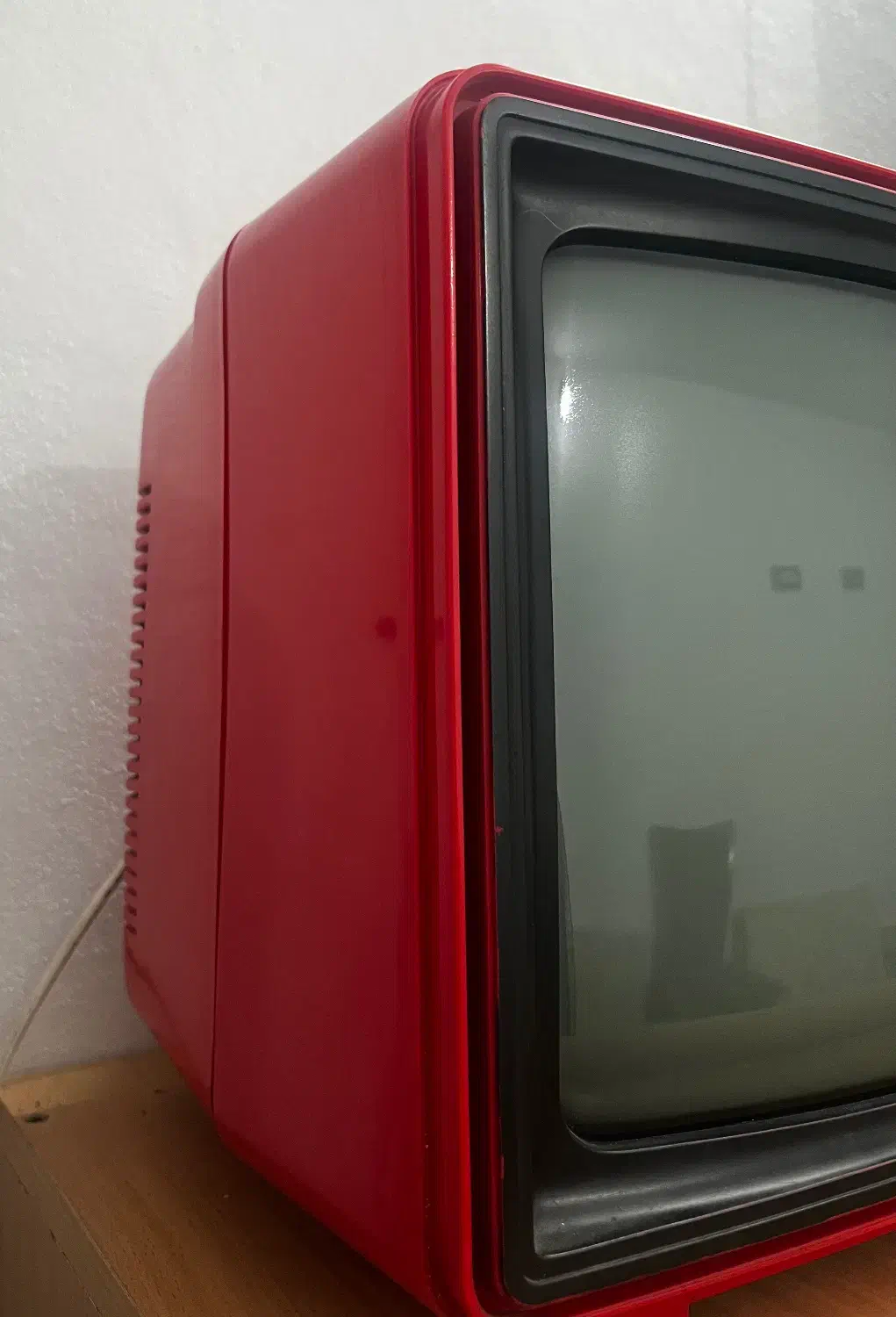 تلویزیون عتیقه قرمز قدیمی شهاب|تلویزیون و پروژکتور|گرگان, |دیوار