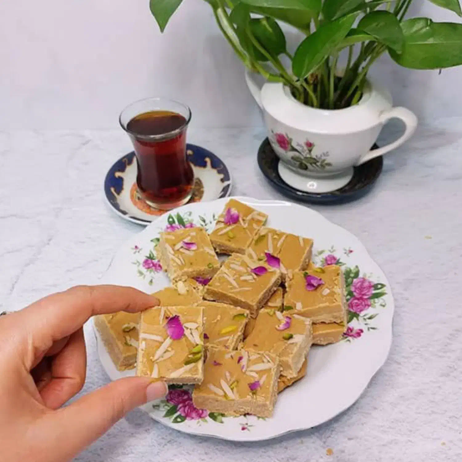 مهمونیهاتون رو با حلوا و خرمای مجلسی ما خاص کنید|خوردنی و آشامیدنی|شهر بابک, |دیوار