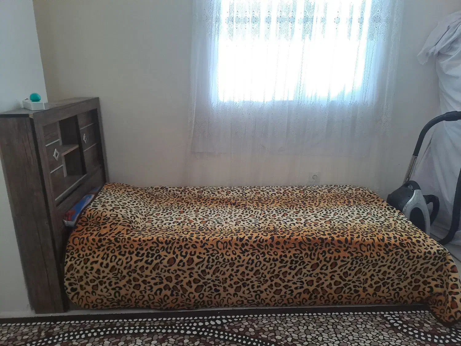 تخت تک نفره+ میز ارایش+کتابخانه+ کمد دودر|تخت و سرویس خواب|پرند, فاز ۵|دیوار