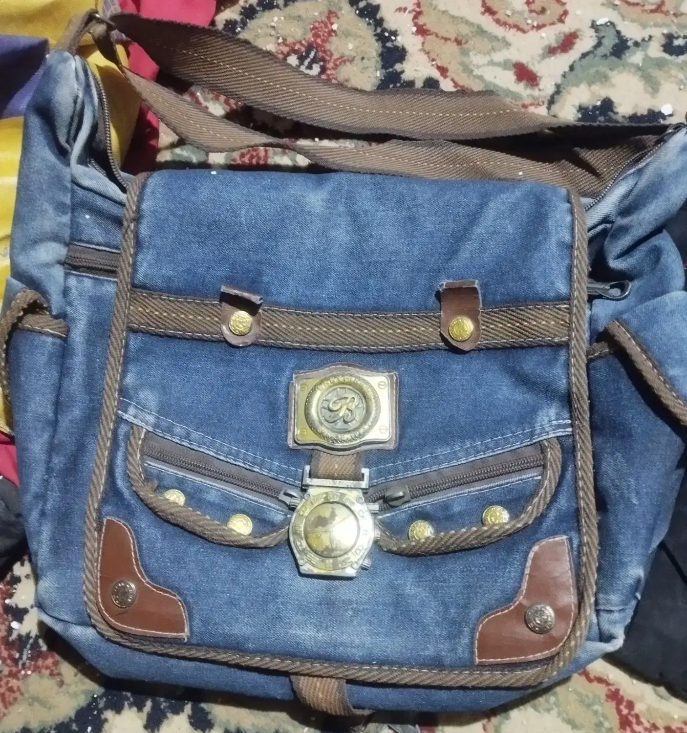 کیف|کیف، کفش، کمربند|زهک, |دیوار