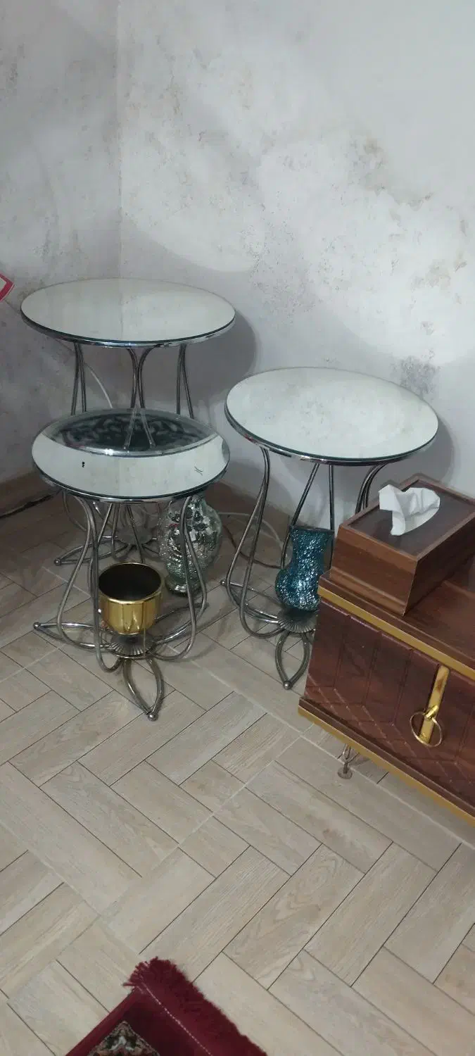 میز سه تیکه. آینه آیی  پایه ها نقره ایی|مبلمان خانگی و میز عسلی|تهران, شهرک شریعتی|دیوار