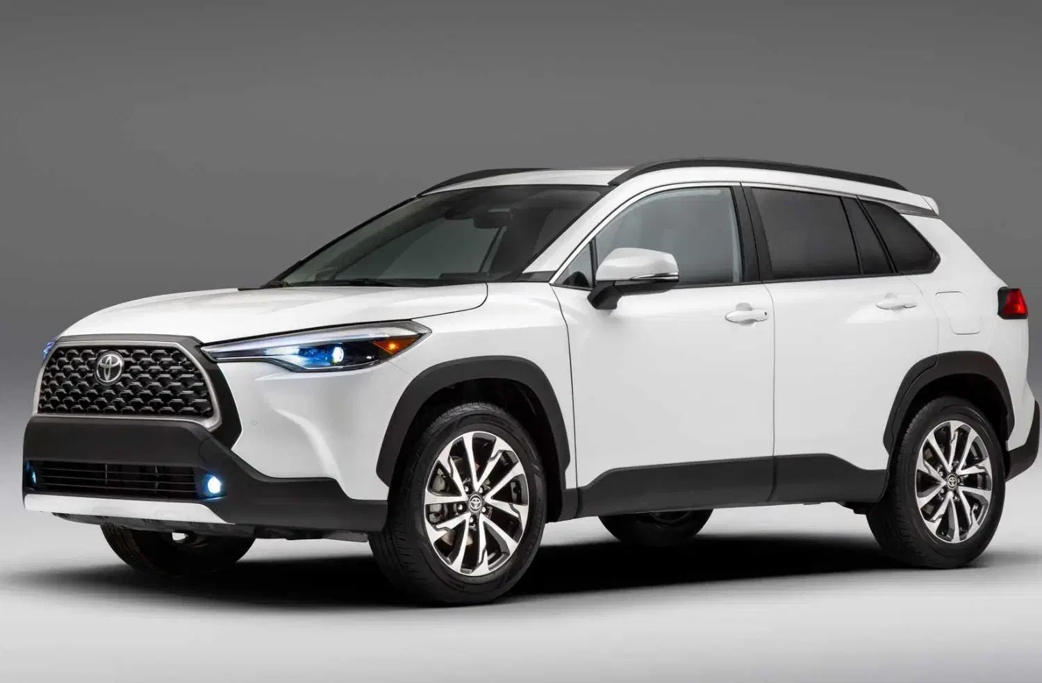 ثبت نام کرولا کراس هیبرید امید خودرو|خودرو سواری و وانت|بندرعباس, |دیوار