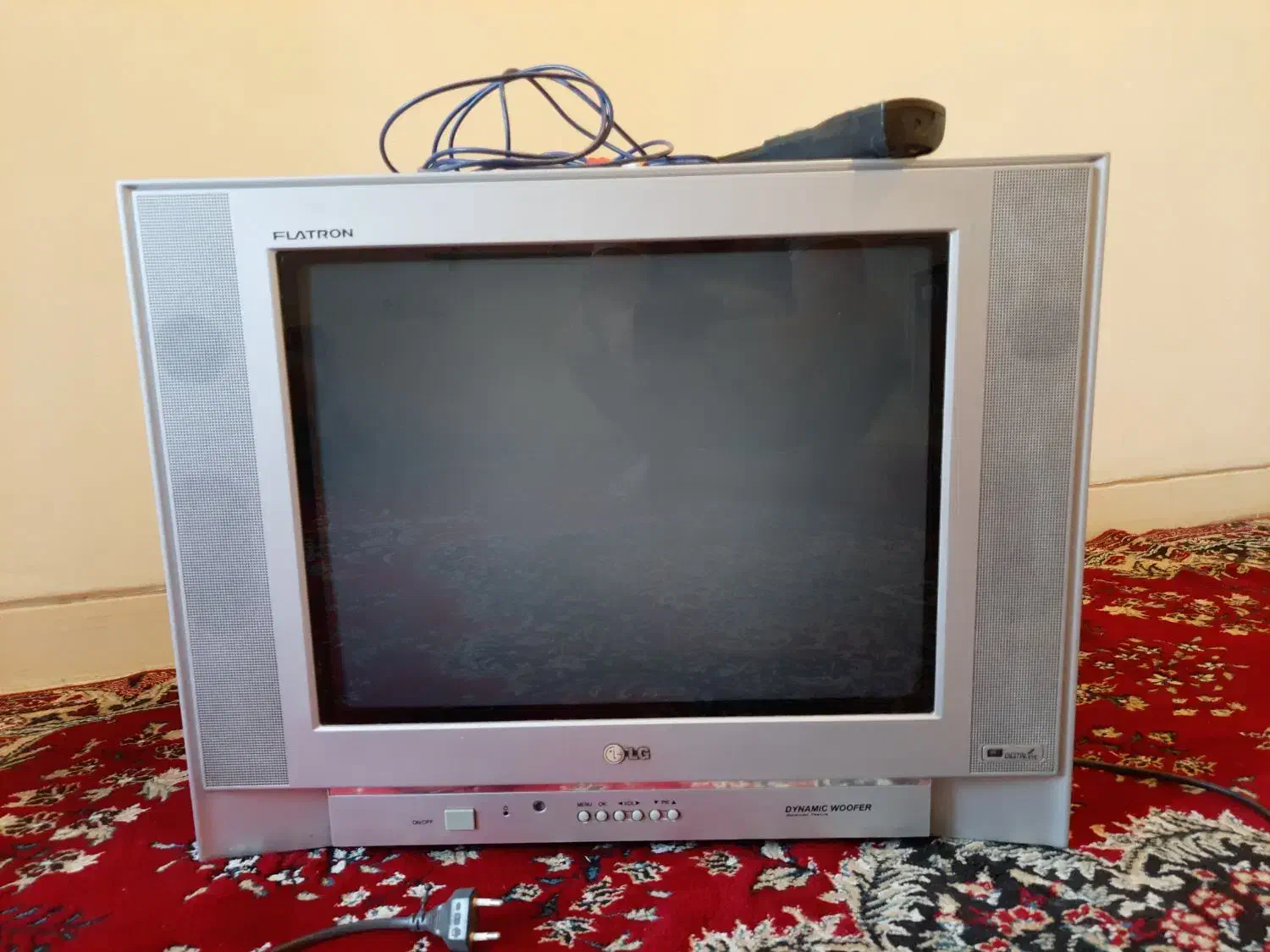 تلویزیون قدیمی ۲۱ اینچ ال جی یا ریموت و چهار فیش|تلویزیون و پروژکتور|شیراز, شهرک سراج‎|دیوار