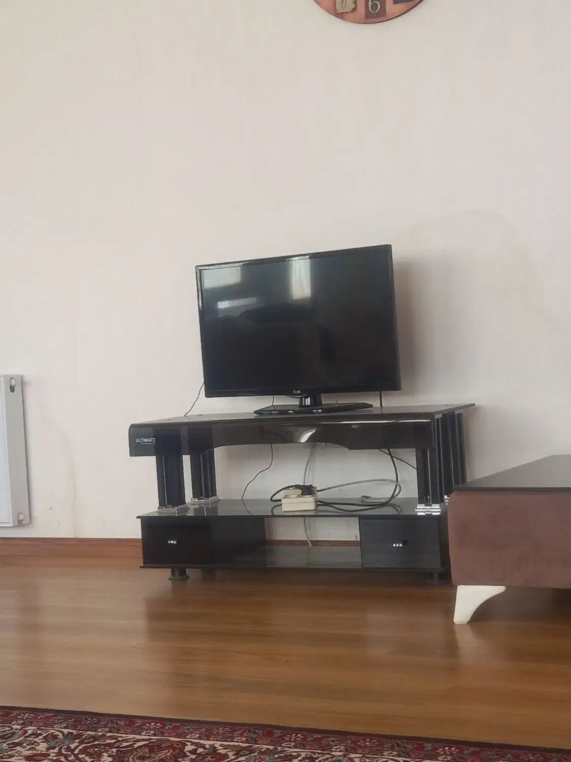 زیر تلویزیون در حد نو بدون خط و خش|میز تلویزیون|اردبیل, |دیوار