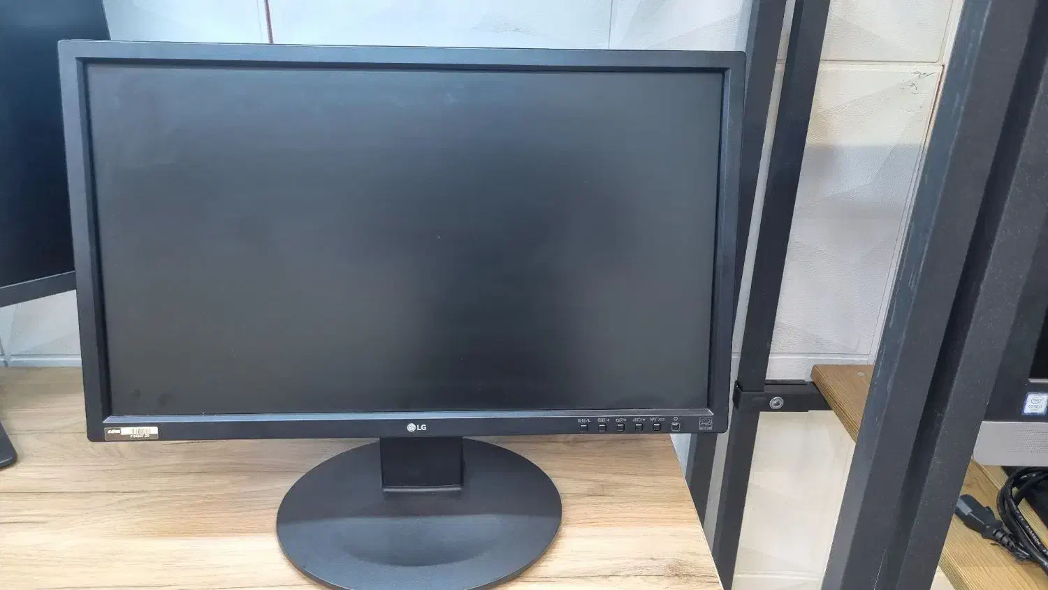 مانیتور Lg 22|قطعات و لوازم جانبی رایانه|اهواز, نادری|دیوار