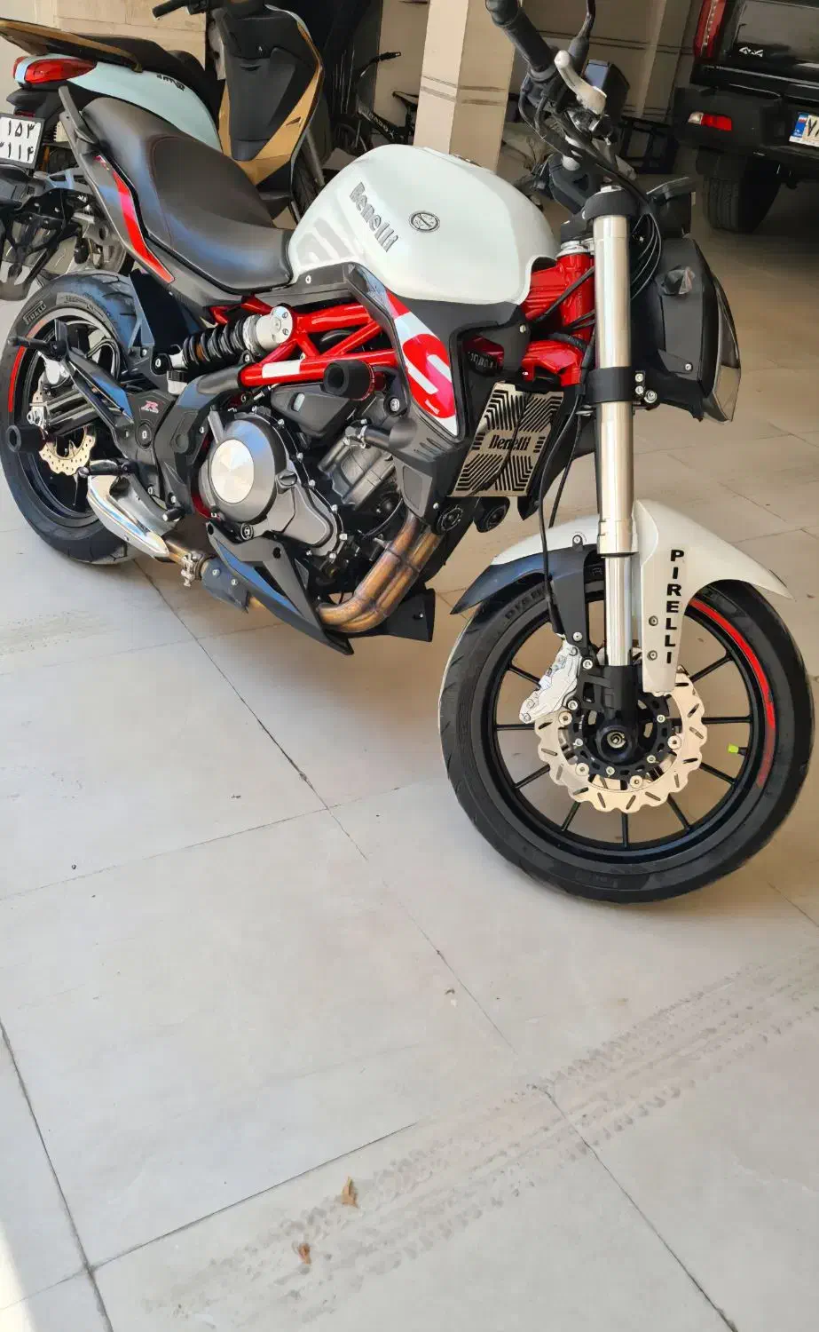 بنلی دو سیلندر ۳۰۰ سفید|موتورسیکلت|خرم‌آباد, |دیوار