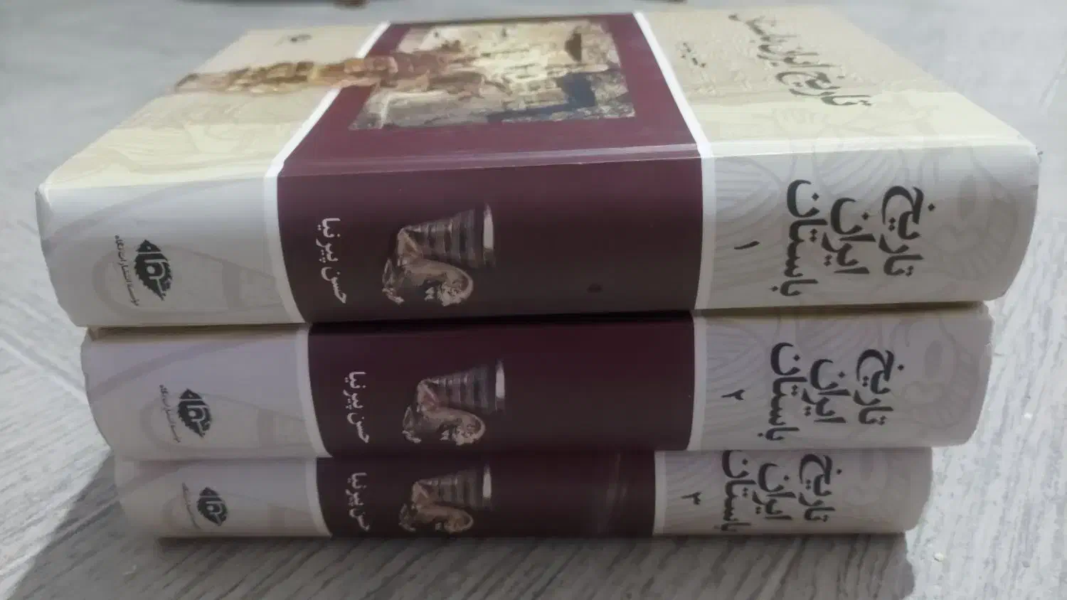 مجموعه ای از کتاب|کتاب و مجله آموزشی|رامسر, |دیوار