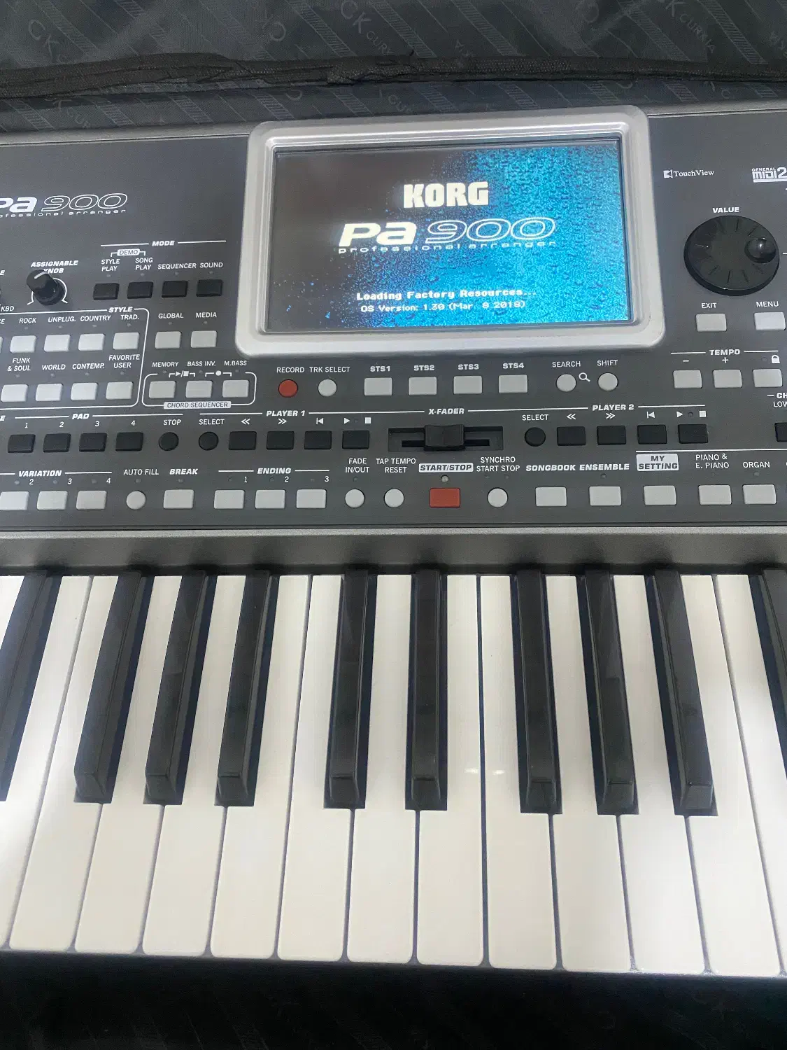 ارگ ۹۰۰|پیانو، کیبورد، آکاردئون|لامرد, |دیوار