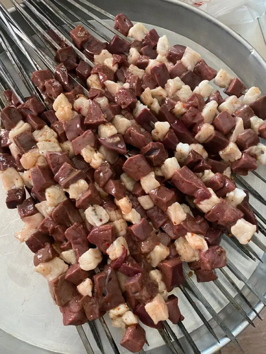 به یک کارگر ساده و شاطر در جگرسرا نیازمندیم|استخدام خدمات فروشگاه و رستوران|رودهن, |دیوار