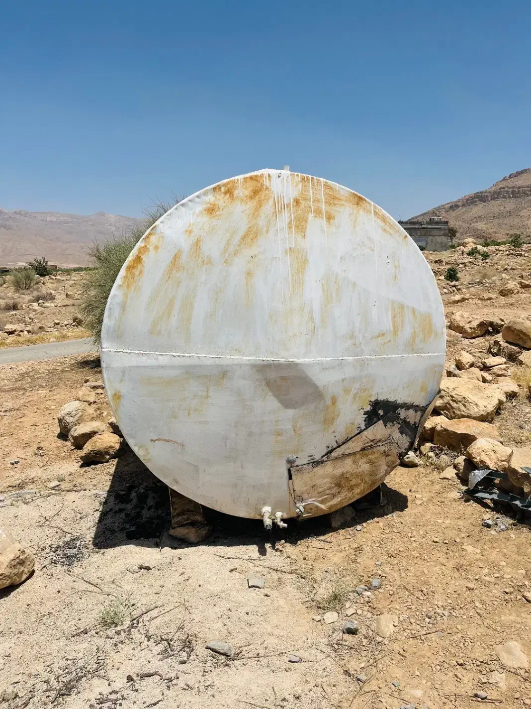 تانکر آب سالم در حال استفاده|مصالح و تجهیزات ساختمان|نیریز, |دیوار