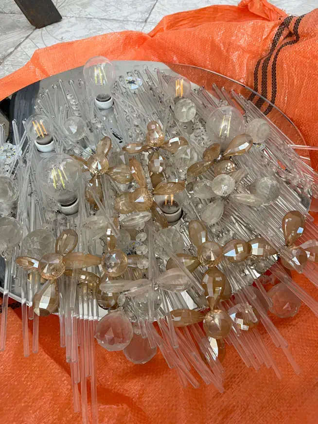 تعدادی لوستر با لامپ و فلش موسیقی و کنترل دار|لوستر و چراغ آویز|شیراز, هفت تنان|دیوار