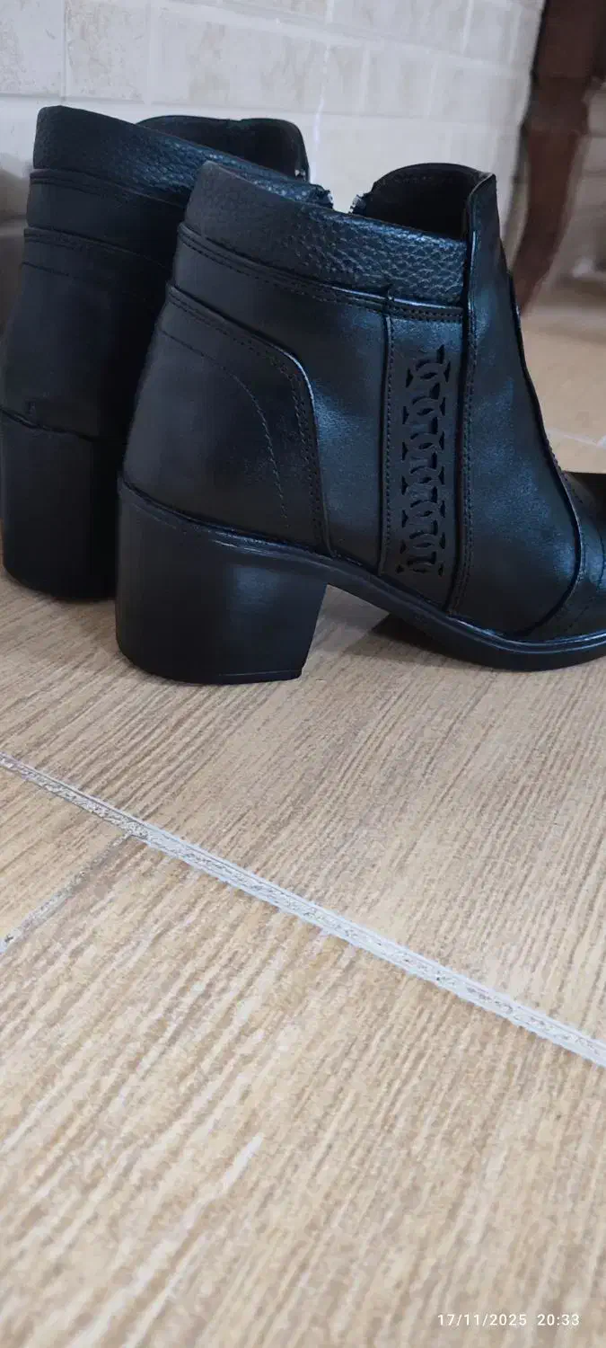 نیم بوت مجلسی بیرونی|کیف، کفش، کمربند|میانه, |دیوار