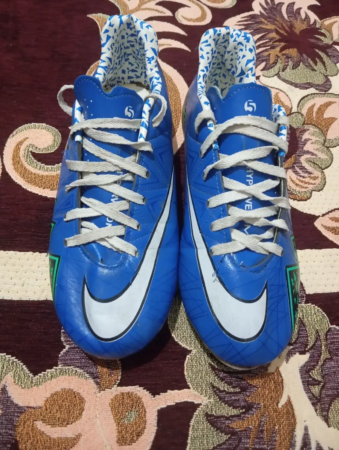 کفش چمن|کیف، کفش، کمربند|سراب, |دیوار