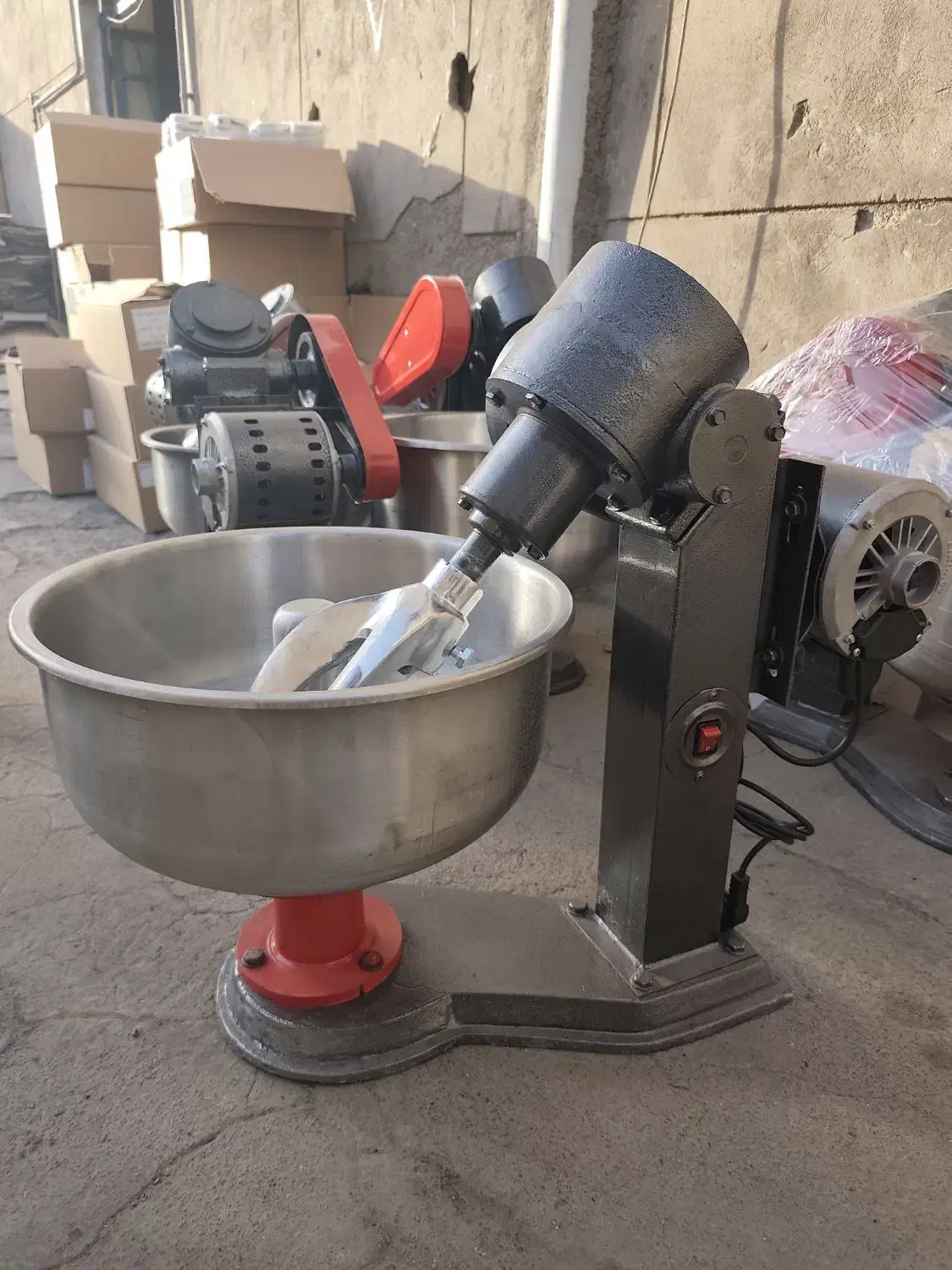 دستگاه خمیرگیر 8 کیلویی سنگین خمیر گیر همزن|کافیشاپ و رستوران|تهران, علیآباد|دیوار