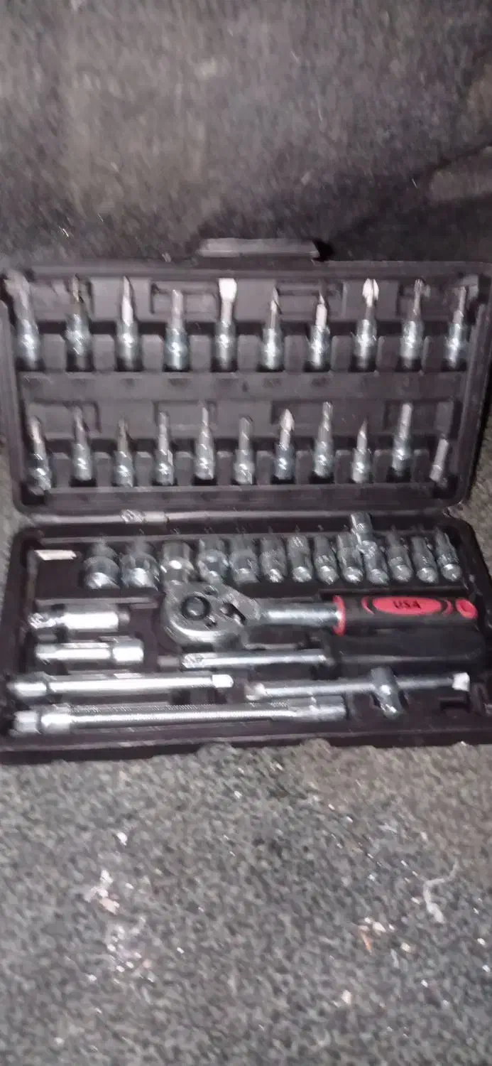 جعبه بکس|ابزارآلات|قلعه قاضی, |دیوار