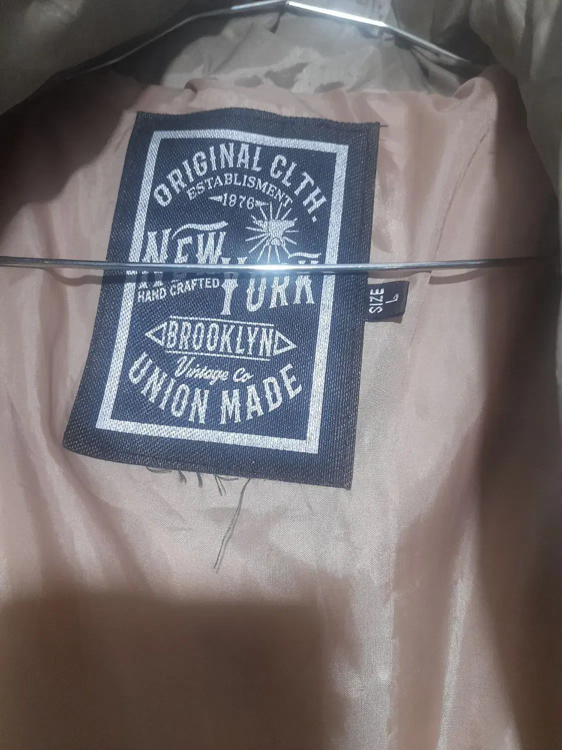 یک عدد کاپشن مردانه و یک عددهودی نونو|لباس|رشت, نظری|دیوار