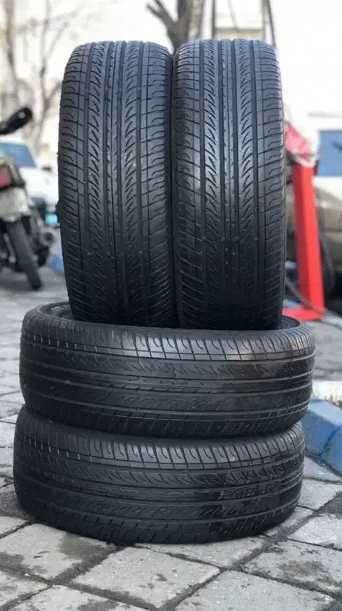 ۴لاستیک بارز ۲۰۵.۶۰.۱۵|قطعات یدکی و لوازم جانبی|قم, انصار‌الحسین|دیوار