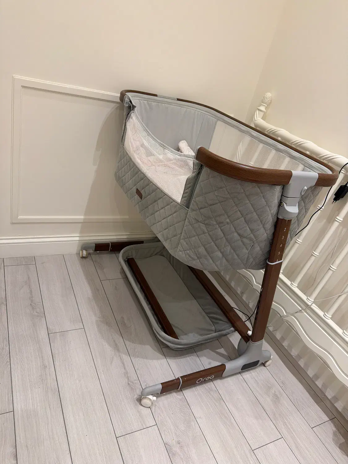 تخت کنار مادر برقی|تخت و صندلی بچه|یزد, |دیوار