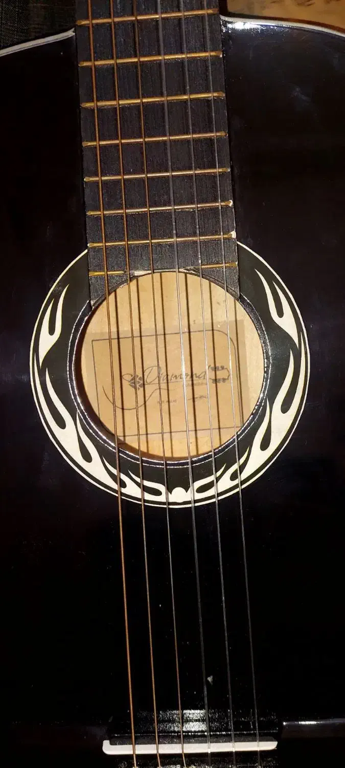 گیتار مشکی دیاموند|گیتار، بیس، امپلیفایر|اردبیل, |دیوار