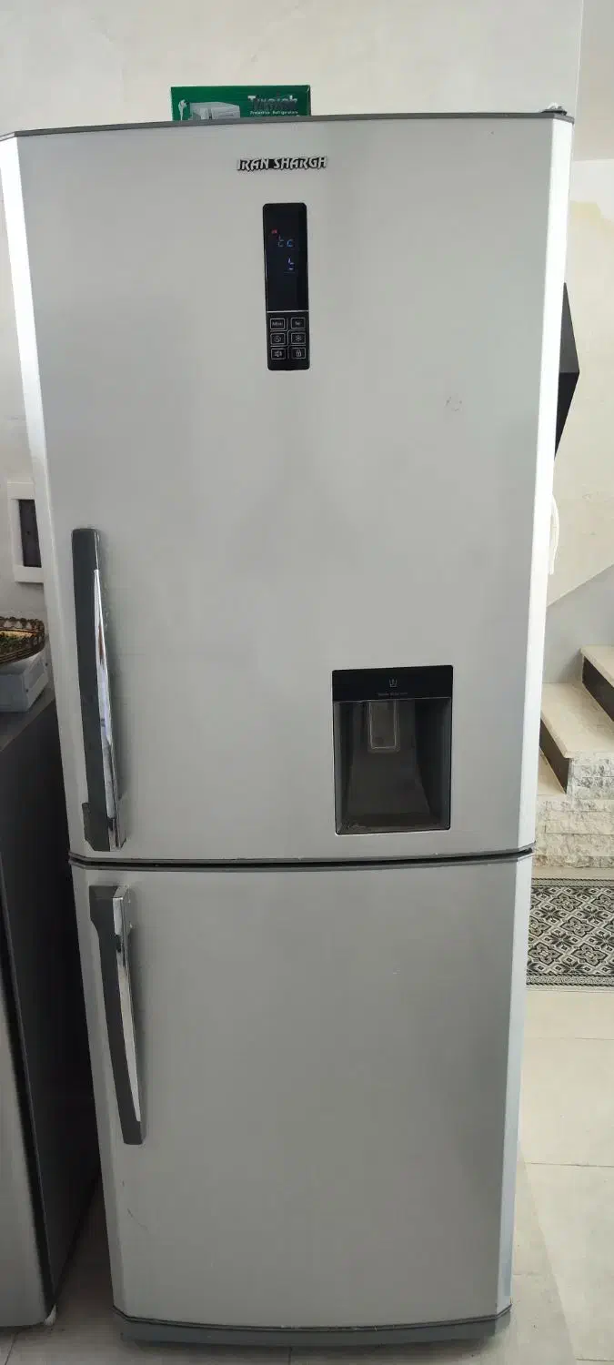 یخچال ایران شرق در حد نو|یخچال و فریزر|مرودشت, بیست متری بیمارستان|دیوار