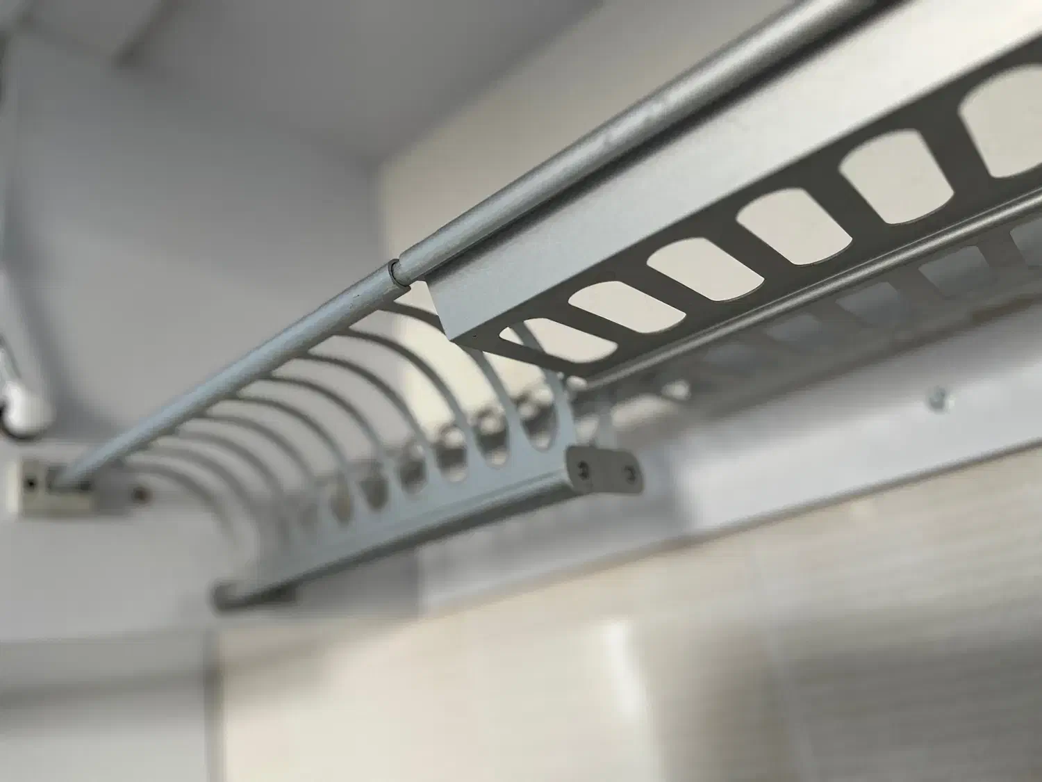 ابچکان آلومینیومی اصل|آب‌چکان و نظم‌دهنده ظروف|صدرا-فارس, فاز ۱|دیوار