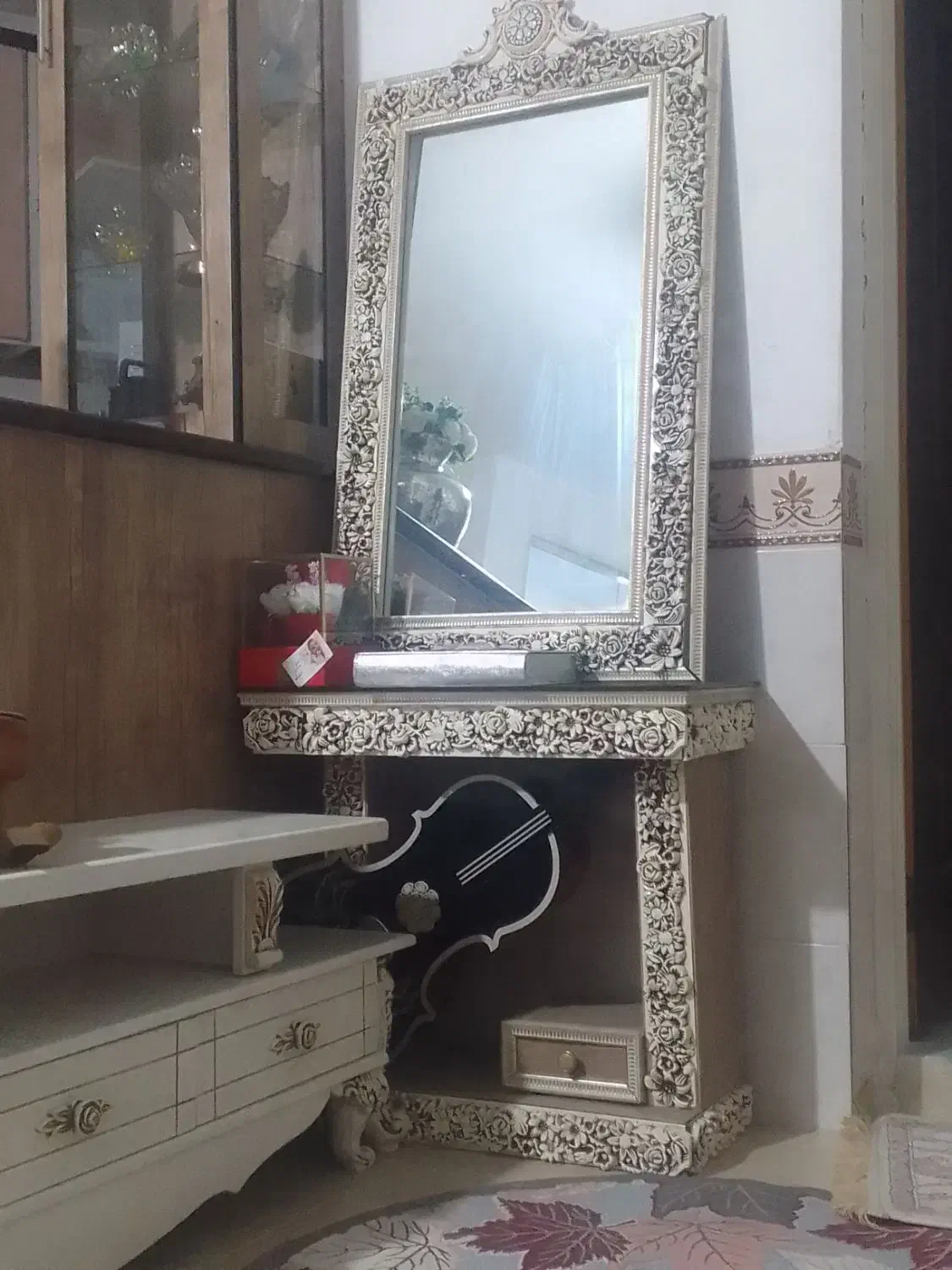 اینه وکنسول|آینه|تویسرکان, |دیوار