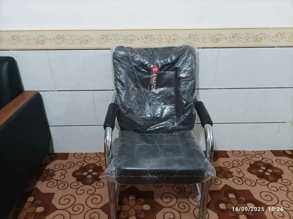 دو عدد میز دوتا صندلی چرخ دار و سه صندلی تکی|مبلمان خانگی و میز عسلی|جیرفت, |دیوار