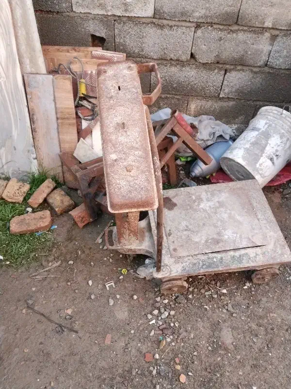 ترازو قدیمی سالم|ابزارآلات|سیمین شهر, |دیوار