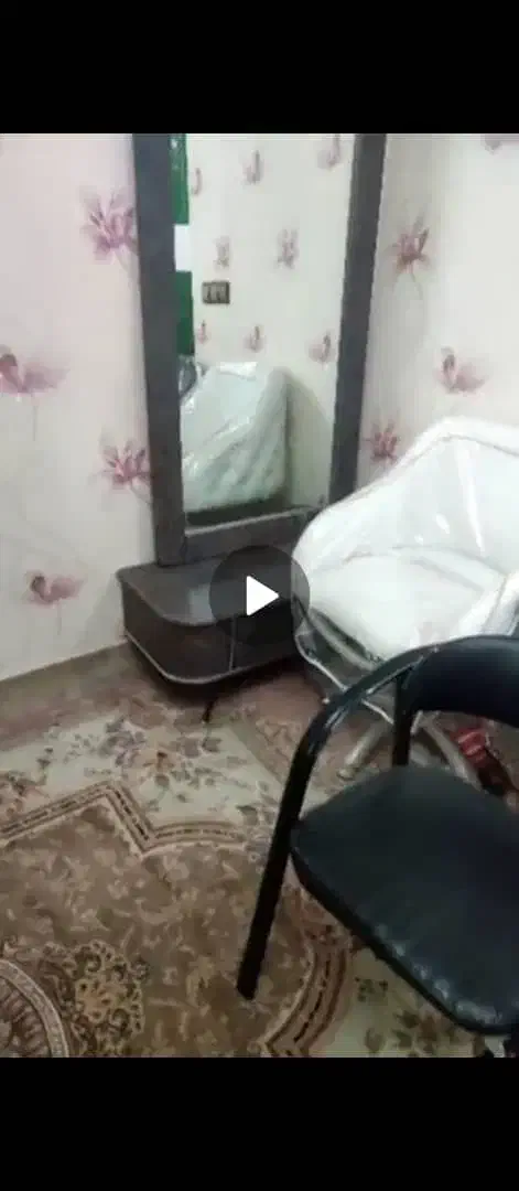 مقدار و تعدادی تجهیزات همگی در حد نو|آرایشگاه و سالن‌های زیبایی|شیراز, فلکه گاز|دیوار