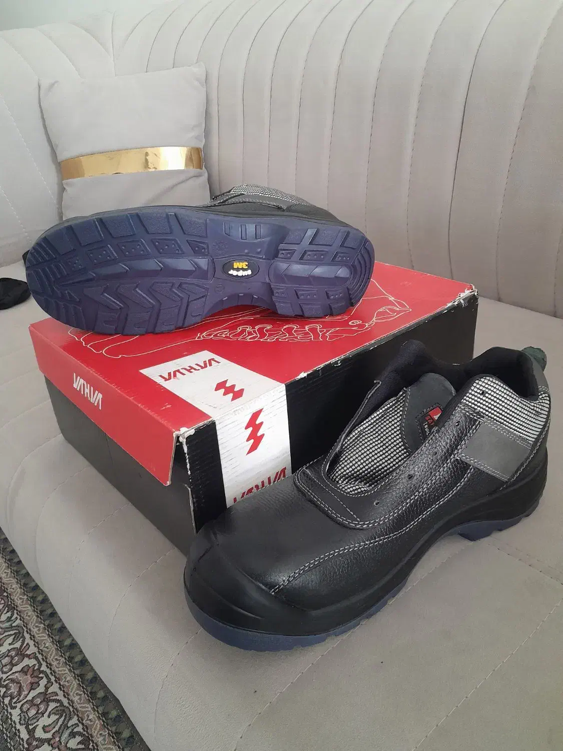 کفش ایمنی ۴۱|کیف، کفش، کمربند|تاکستان, |دیوار