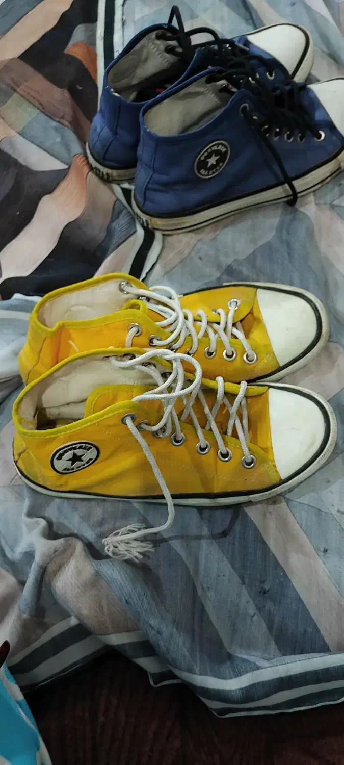 دو جفت آدیداس|کیف، کفش، کمربند|شیراز, کوشک میدان|دیوار