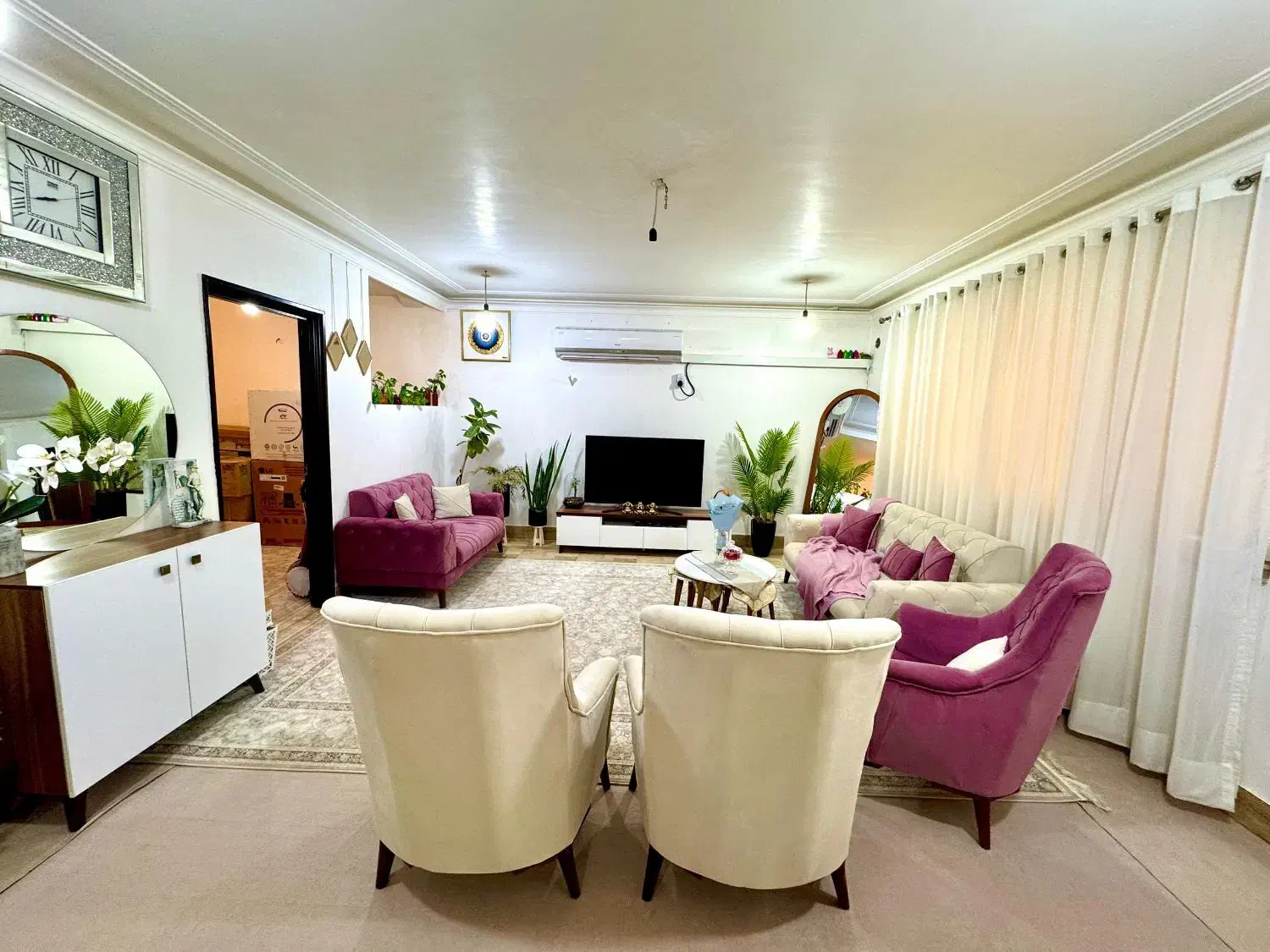 مبلمان هشت نفره همراه با عسلی|مبلمان خانگی و میز عسلی|دوگنبدان, |دیوار