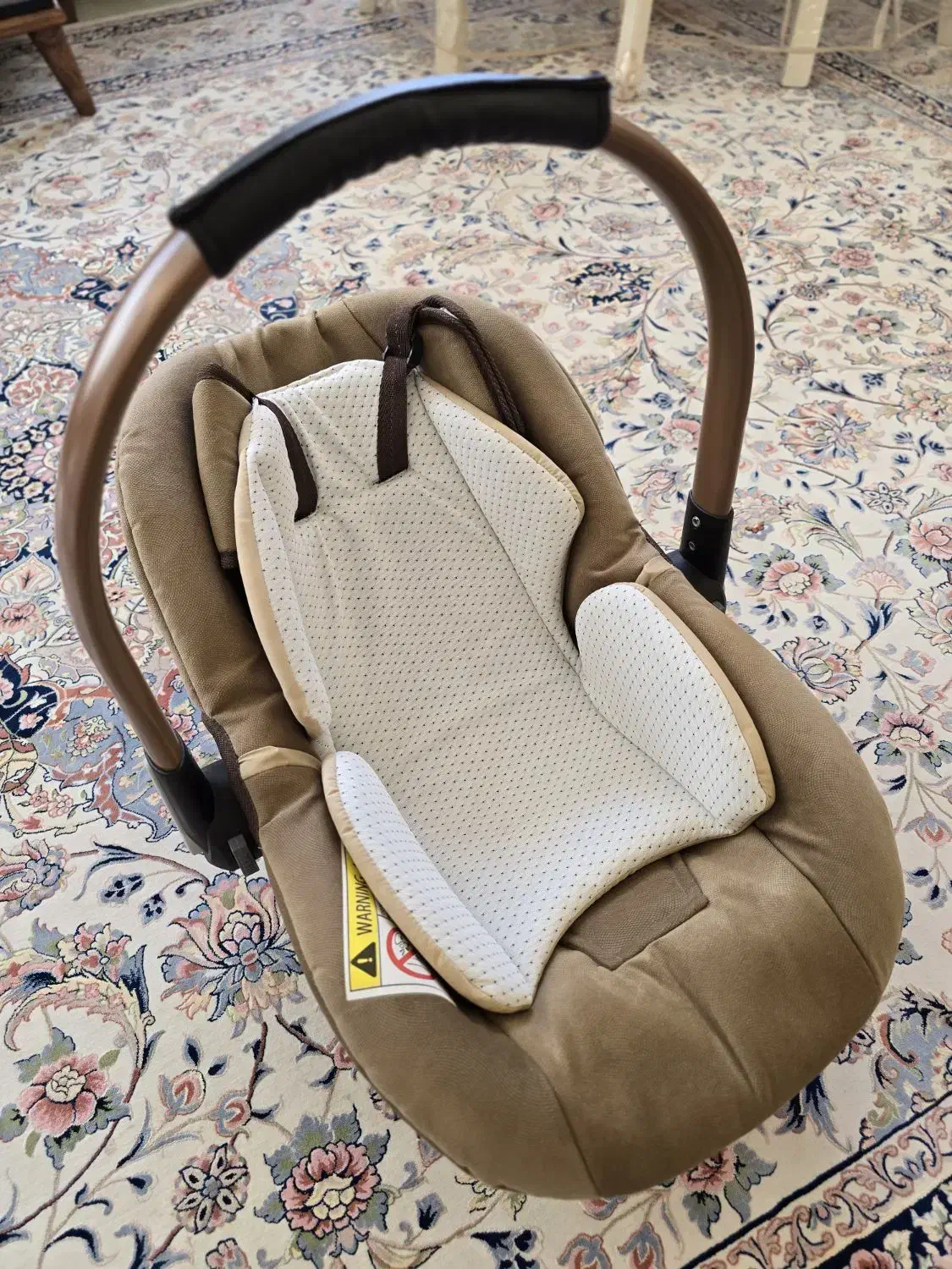 گهواره و تخت کنار مادر|تخت و سرویس خواب|مشهد, زمانه|دیوار