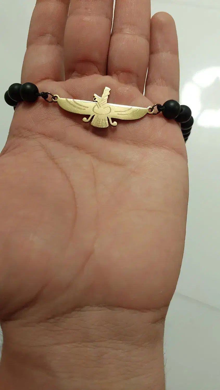 گردنبند فروهر|بدلیجات|شیراز, فرهنگ شهر|دیوار