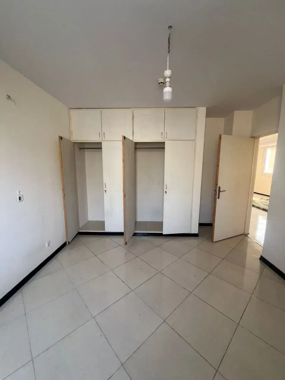 اجاره ۱۳۵متر ۳خوابه در شهرک چیتگر/دریاچه