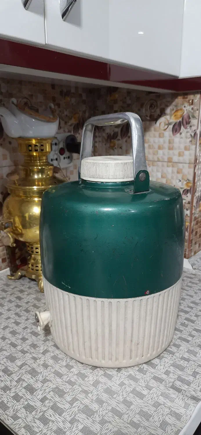 کلمن قدیمی سالم|ظروف نگهدارنده، پلاستیکی، یک‌بارمصرف|مشکین‌دشت, |دیوار