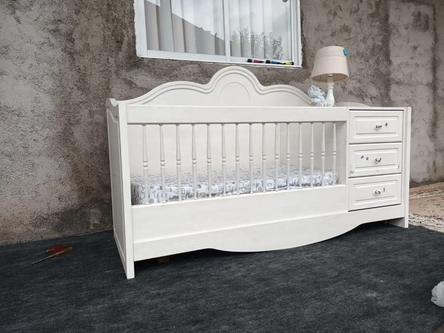 تخت کودک یا نوزاد  تمیز|تخت و صندلی بچه|تولم شهر, |دیوار