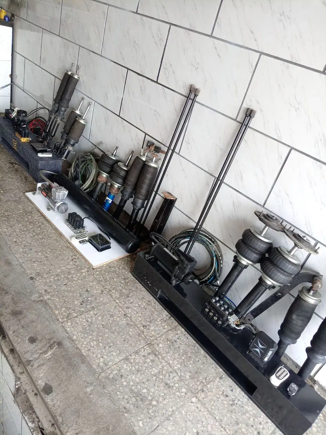 پنوماتیک کمک بادی پژو پراید|قطعات یدکی و لوازم جانبی|تربت‌حیدریه, منظر|دیوار