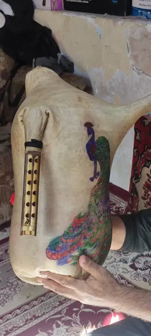 نیاز من پول|سازهای بادی|شیراز, سیاه سنگ|دیوار