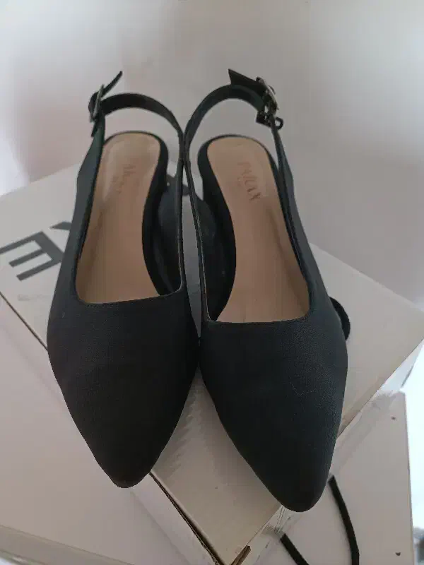 کفش زنانه|کیف، کفش، کمربند|آستانه اشرفیه, |دیوار