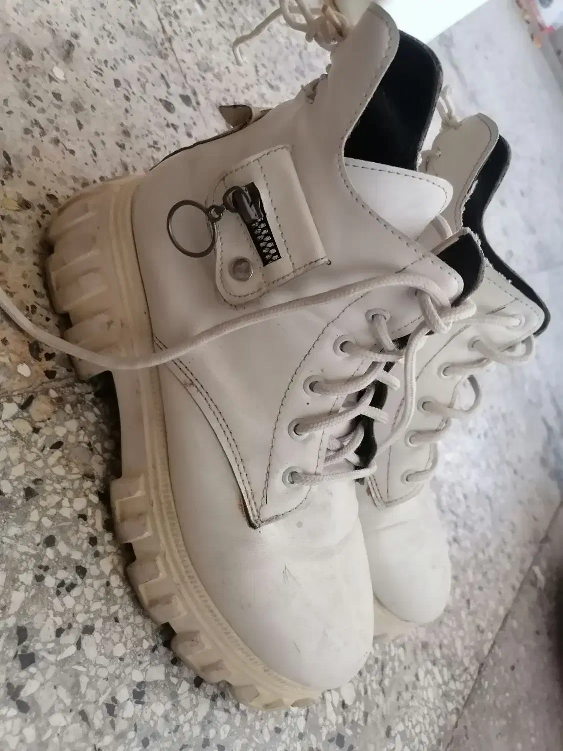 کفش|کیف، کفش، کمربند|تربتحیدریه, آسایش|دیوار