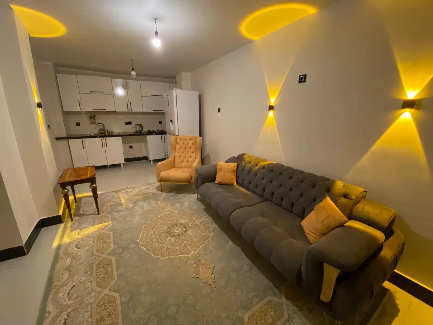 رفاهی مبله لوکس/گلشهر شمالی دامایی/روزانه نصف روز|اجارهٔ کوتاهمدت آپارتمان و سوئیت|بندرعباس, |دیوار