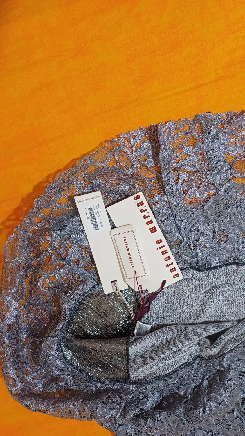 بلوز|لباس|رشت, گلزاران|دیوار