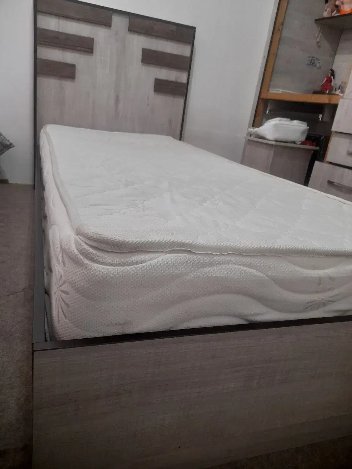 تخت وتشک|تشک تختخواب|رشت, جانبازان|دیوار