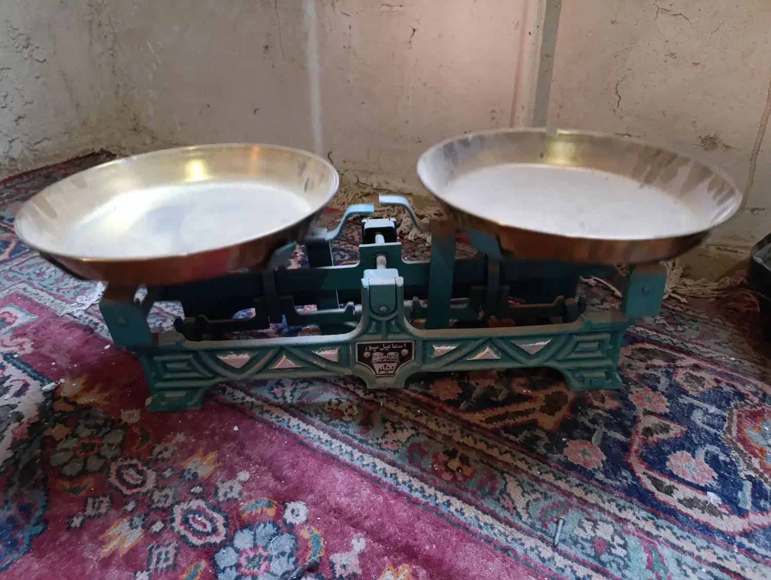 ترازو قدیمی نو|کلکسیون اشیاء عتیقه|آران و بیدگل, |دیوار